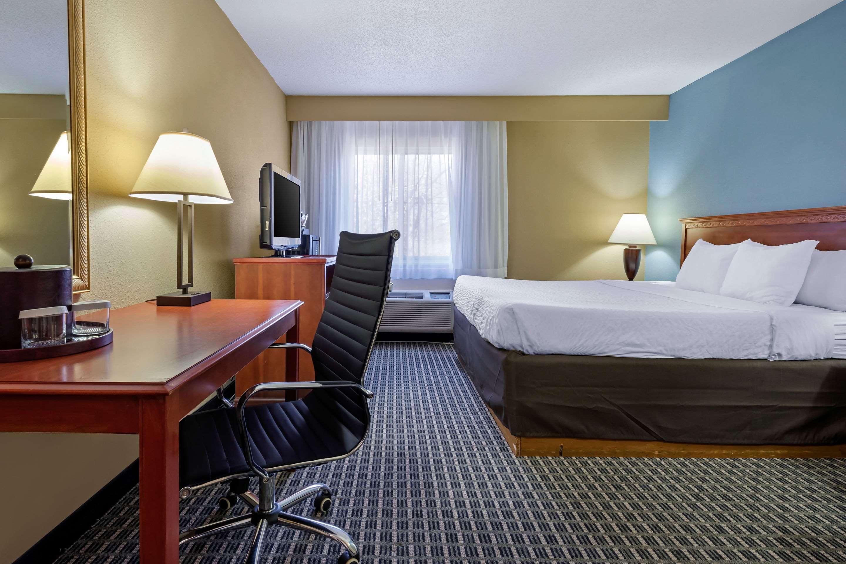 Clarion Hotel Conference Center - North Лексингтон Екстер'єр фото